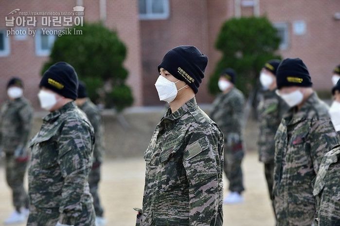 “해병대 1주 차, 동기가 ‘연예인’이었습니다”...군대 간 후 남자다워진 인피니트 엘 근황