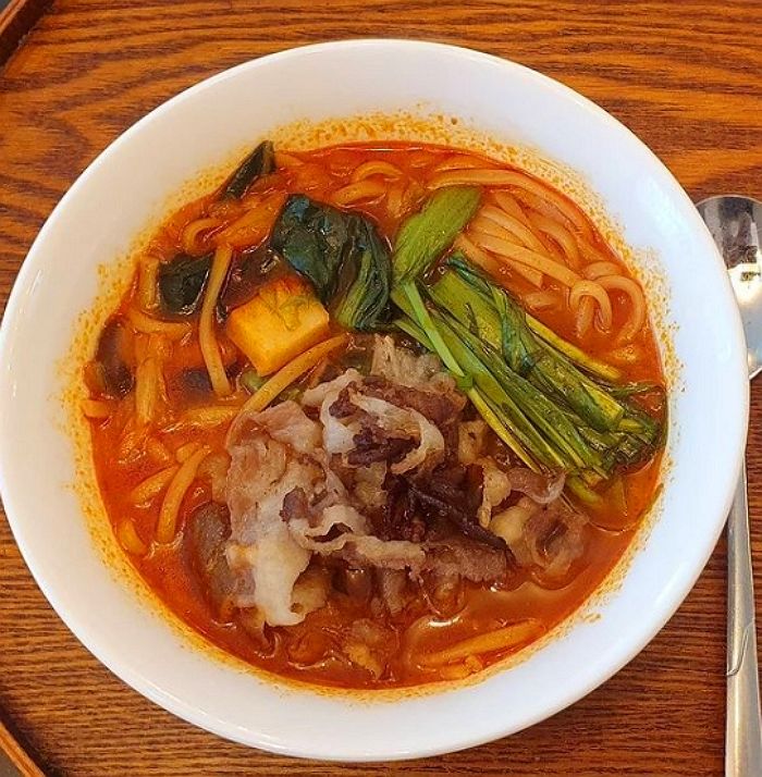 중국집 짬뽕보다 싸고 맛있다는 인증글 넘치는 냉동 ‘고메 중화짬뽕’ 찐후기