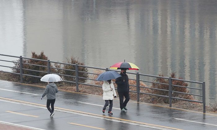 “다시 패딩 꺼내세요”···개학날인 내일(2일), 아침 기온 ‘영하’로 뚝 떨어진다