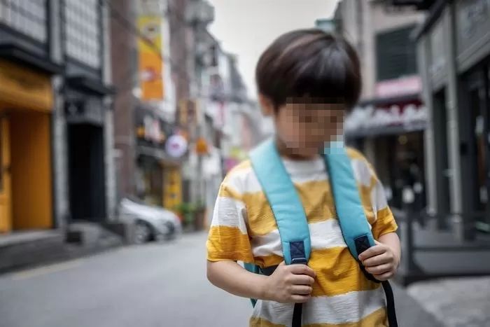 전북 군산 초등생 10여명이 10살 아이 바지 벗긴 뒤 킥보드 타며 성추행 했다는 주장 등장