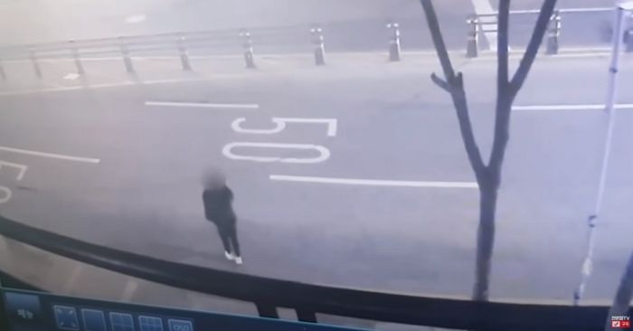 술 취한 채 한 시간 펑펑 울다 달려오는 자동차 보고 갑자기 뛰어든 만취녀