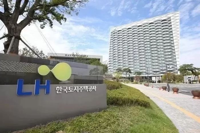 온라인 부동산 투자 ‘1타 강사’ 알고 보니 현직 ‘LH 직원’이었다