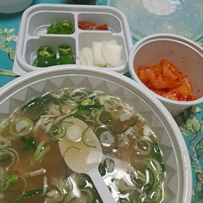 “돌아가신 엄마 손맛 생각난다”는 배민 리뷰에 홀영업 안하는 곰탕집 사장님이 내린 결정
