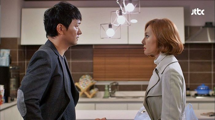 쿠팡맨이 두고 간 ‘택배 산더미’ 보고 아내에게 분노했던 남편이 박스 뜯고 오열한 이유