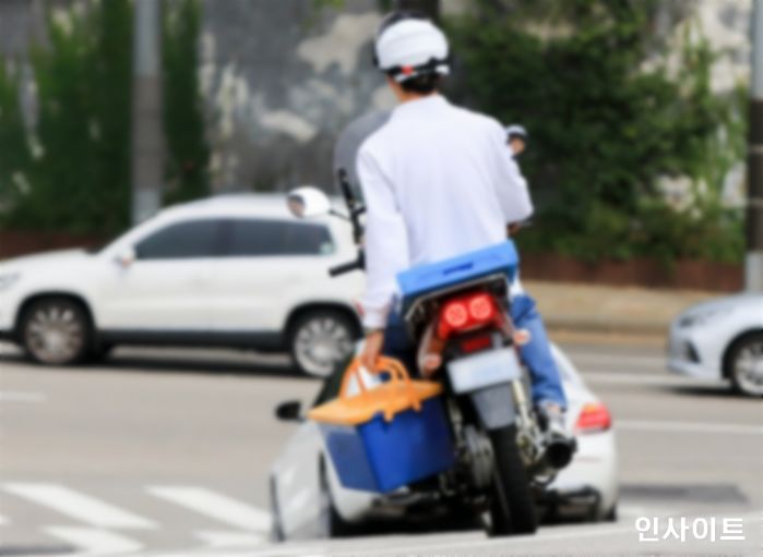 엘베서 만난 초등학생에게 “몇층 가냐” 물어본 뒤 ‘음식 셔틀’ 시킨 배달원