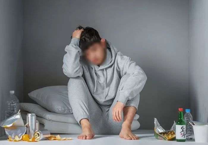 “성관계 신음소리 항의하러 찾아온 옆집 남자가 같은 수업 듣는 대학 선배였습니다”