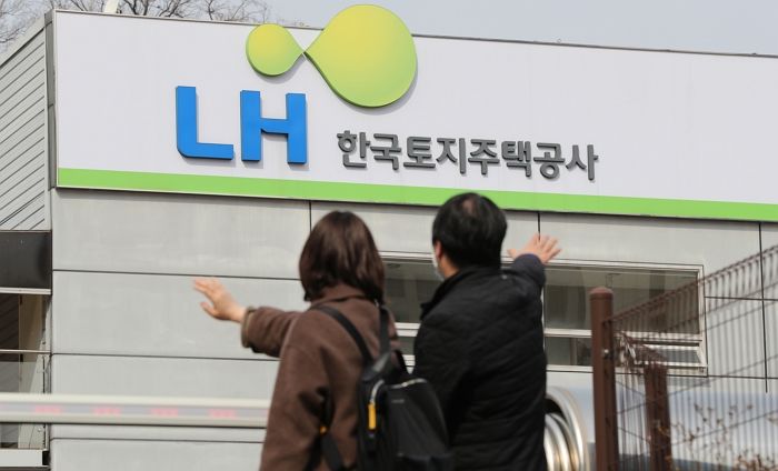 이명박 전 대통령이 11년 전에 ‘LH’ 만들면서 가장 걱정했던 한가지