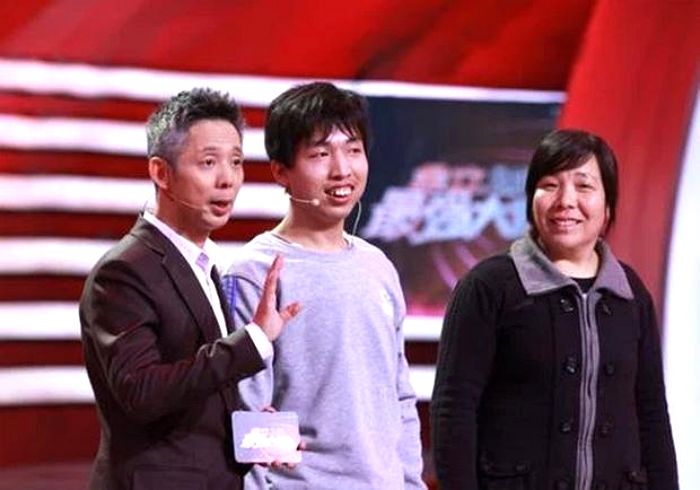“어릴 적 크게 아프고 난 후 바보라고 놀림받던 아들이 사실은 ‘수학 천재’였습니다”