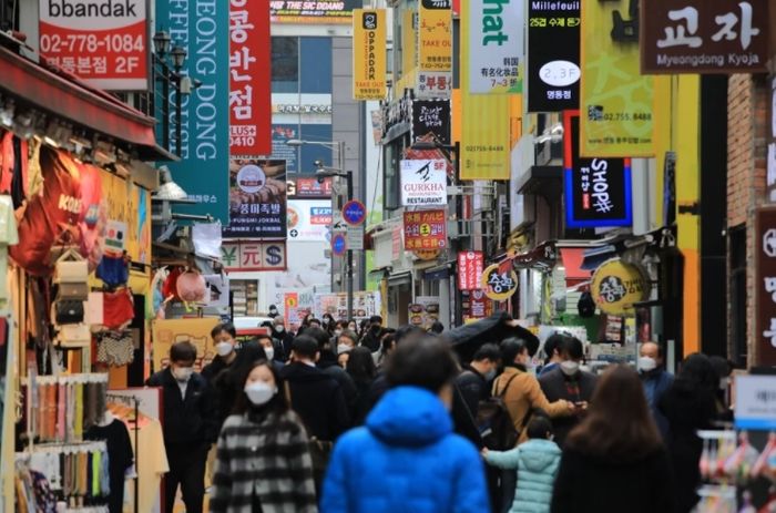 정부, 직계가족 모임 ‘8인’까지 허용 결정