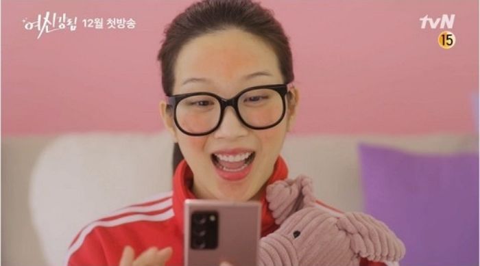 “얼굴 예쁜 우리반 꼴지가 무식해서 이혼당하고 성형외과 의사와 재혼을 합니다”