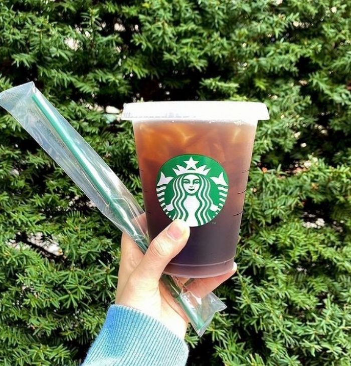 지금 ‘스타벅스’에 페트병 가져가면 ‘리유저블컵’ 공짜로 준다