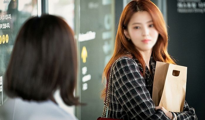 로드샵 화장품 쓰고 명품백 안 들고 다닌다며 “애 같다” 조롱한 친구들