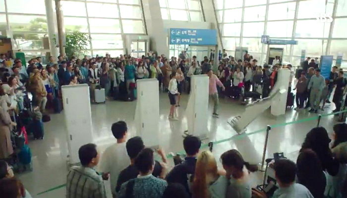 성전환 수술받은 트랜스젠더가 ‘공항 여성 전용 검색대’를 통과하면 벌어지는 일