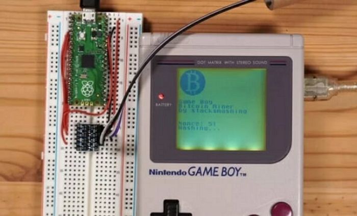 32년 전 가지고 놀던 ‘닌텐도 게임기’ 개조해 비트코인을 채굴해봤다 (영상)