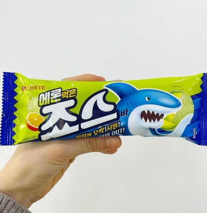 만우절 맞아 출시된 딸기 대신 ‘멜론’으로 꽉 채운 신상 ‘메론먹은 죠스바’