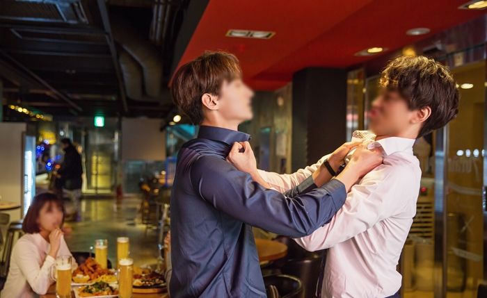 공익 친구가 ‘ROKA 플리스’ 입고 군부심 부리자 면제 받은 친구가 날린 일침