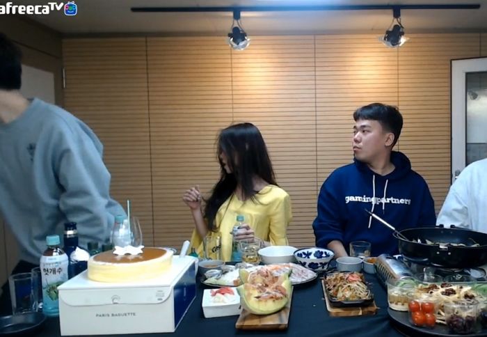 코로나 ‘방역 수칙’ 비웃더니 바로 ‘5인 이상 집합금지’ 위반 의혹 휩싸인 BJ 염보성