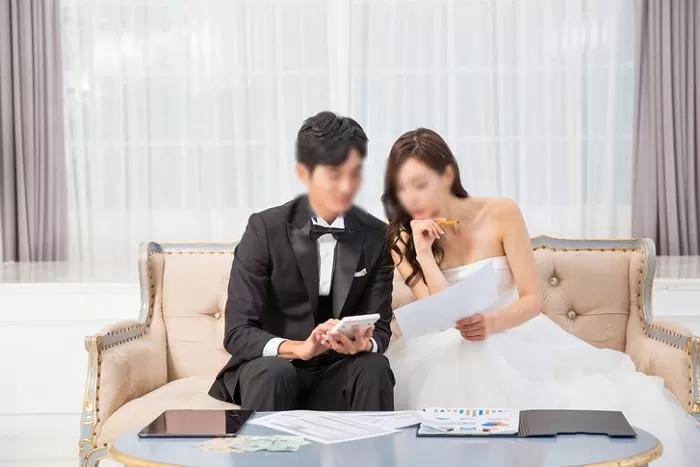 “샤넬백 들고 프러포즈하란 여친”...예비 신랑의 고민에 ‘유부녀’들이 몰려가 단 댓글