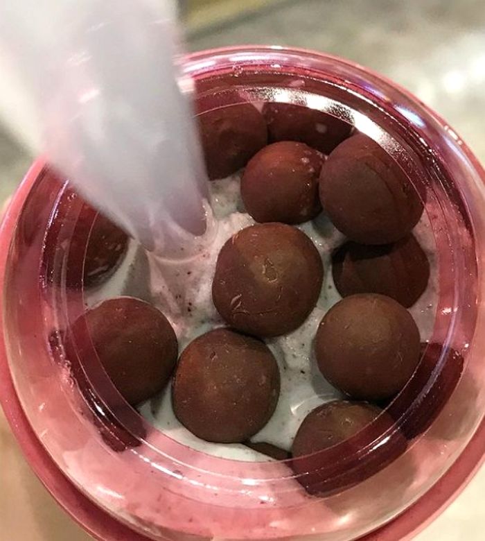 ‘민트 초코 봉봉’에 초코볼 잔뜩 담은 배라 이달의 음료 ‘민트 초코 봉봉 블라스트’ 출시