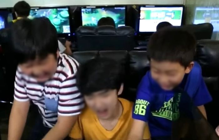 시끄러운 초딩 손님을 본  PC방 알바생이 중딩 손님에게 ‘공짜 라면’ 끓여준 뒤 벌어진 일