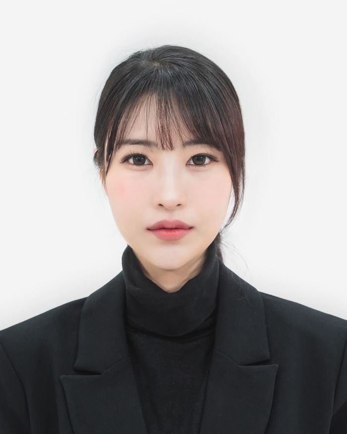 ‘쌍수’로 외모 콤플렉스 극복하더니 새로 찍은 ‘증명사진’ 공개한 이세영