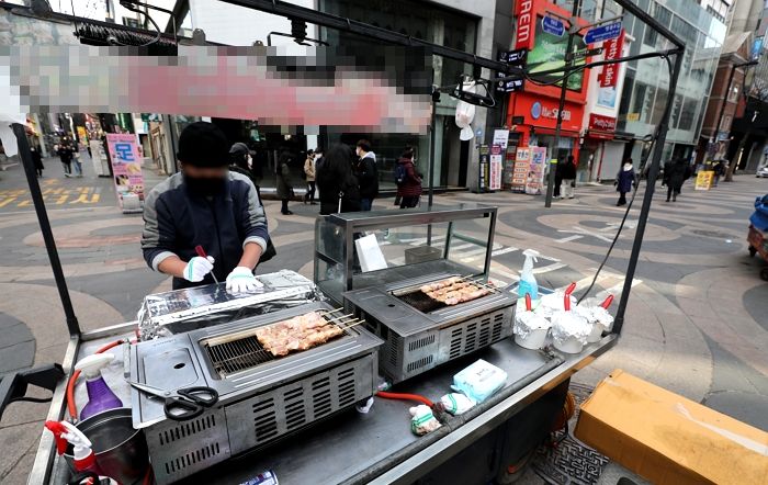 정부, 내일(6일)부터 심사 없이 노점상에게도 ‘50만원’ 쏜다