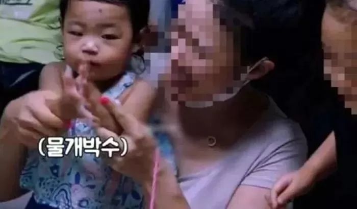 양모에게 학대 당하는 정인이 영상 틀자 법정은 울음바다가 됐다