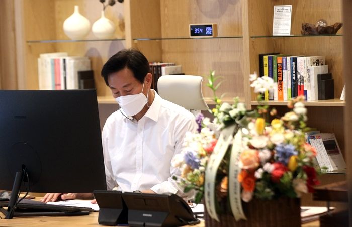 오세훈 취임 후 ‘산더미 서류뭉치’ 사라진 서울시장 집무실