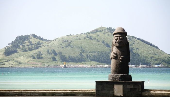 코로나 확진자 나오자 “외부로 발설 말라”며 상인들 입부터 막은 제주 전통시장