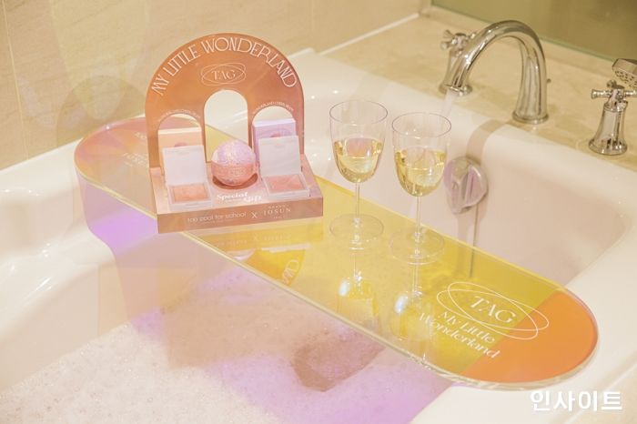 투쿨포스쿨, 그랜드 조선 제주와 ‘원더랜드’ 콜라보 패키지 런칭