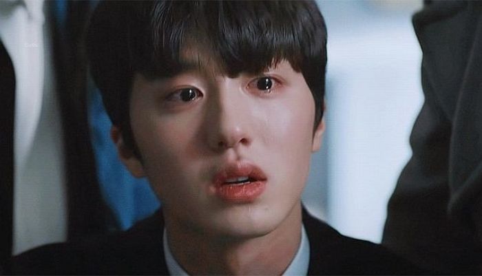 의자 뒤로 젖히다 뒷자리 승객 ‘음료’ 쏟게 한 KTX 승객의 적반하장식 태도