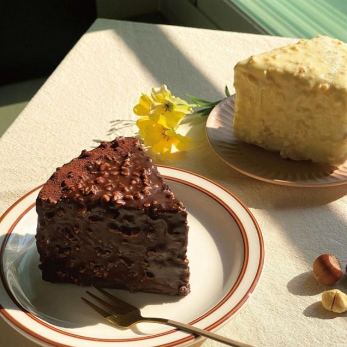 페레로로쉐와 ‘비주얼+맛’ 똑 닮은 폴바셋 신상 ‘초코 아몬드 케이크’