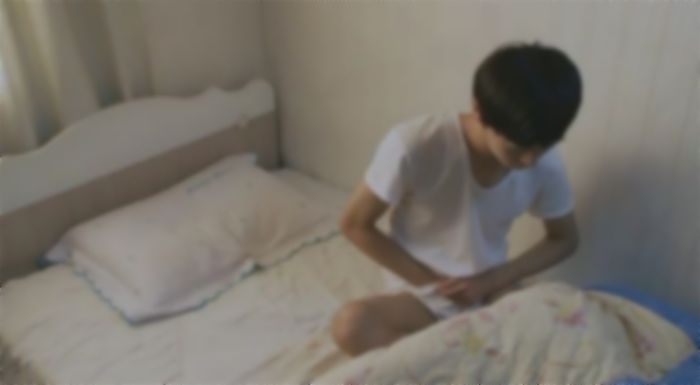 초등학생 아들이 ‘몽정’했다고 컴퓨터 버리고 성기를 실로 묶어버린 엄마