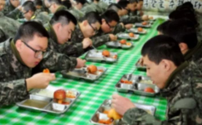 ‘빌런 신병’이 김밥 먹고 싶다고 ‘마음의편지’ 써 새벽부터 일어나 김밥 4천줄 싼 취사병들