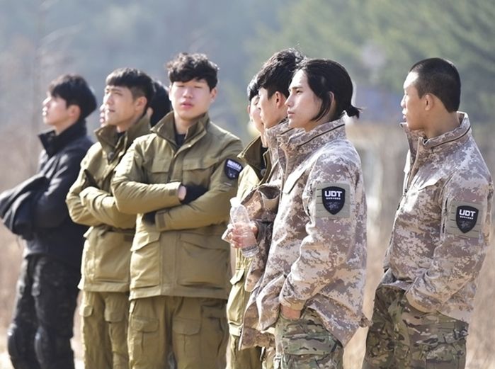 자기들과 경쟁했던 해병대수색대 ‘탈락’하자 마음 안 좋은지 한숨 계속 쉰 ‘UDT’ 육준서