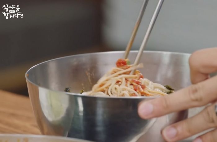 배탈 나 고속도로 한복판서 ‘설사 폭탄’ 터진 여친과 연락두절된 남성의 고민글