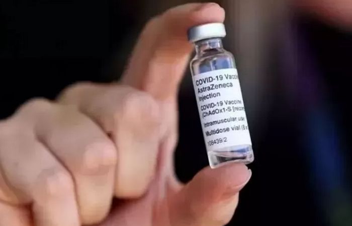 “술·담배조차 안한 삼촌이 AZ 백신 접종 이후 ‘돌연사’하셨습니다”