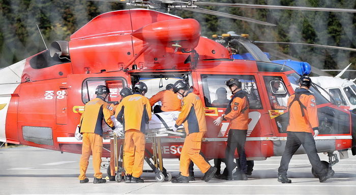 청주서 산불진화 헬기 1대 추락…탑승 인원 2명
