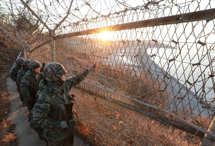 군, 최전방서 군 복무하는 병사들 ‘조기 전역’ 검토한다