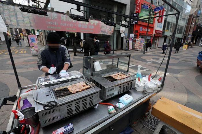 지원금 ‘50만원’ 준다는데도 ‘서울 노점상’ 중 단 한 곳도 신청 안 한 이유