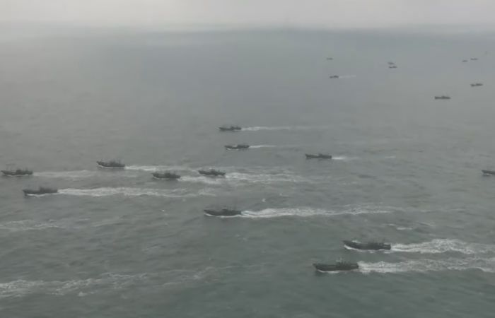 한국 해경은 불법조업 봐준다는 헛소문에 인천 앞바다에 몰려든 100척의 중국어선