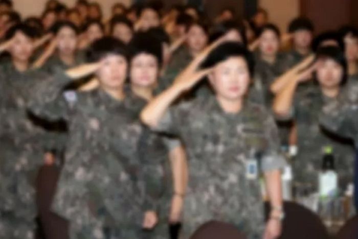 ‘여성징병제’ 청원, 국민 20만명 동의 얻어···청와대 답변해야 한다