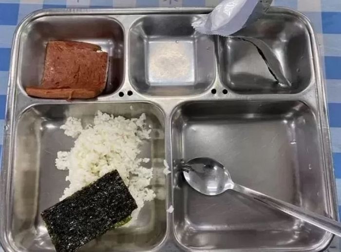 코로나 격리된 장병들 밥 걱정돼 격리자용 도시락 ‘랜덤’으로 골라먹은 해군 대령