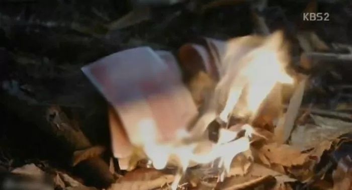 페미 동아리 가입하려 ‘아빠 사진’ 모두 불 태운 여대생이 부친상 이후 쓴 반성문