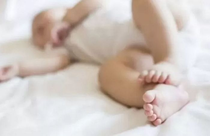 외국인 친모에게 무차별 폭행당해 의식불명 빠졌던 8개월 아기, 결국 43일 만에 사망