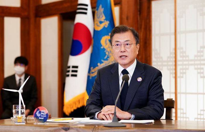 문 대통령 “백신 문제, 정치화 해 국민 불안감 부추기지 말라”