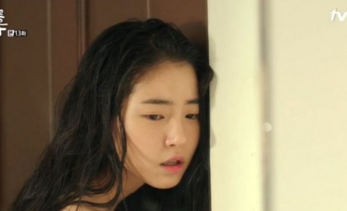 “노브라로 있는데 여동생이 말도 없이 ‘남친’을 데리고 들어왔습니다”