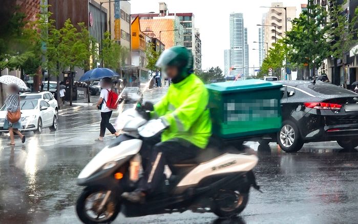 엘베 고장났는데 22층 아파트까지 배달 시켜 걸어 올라오게 한 고객