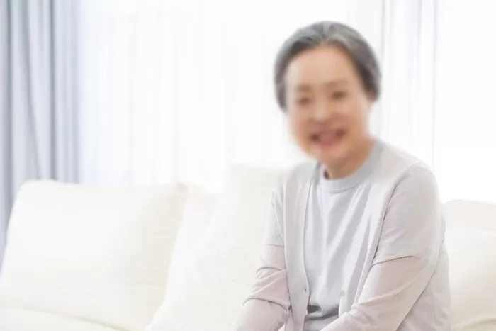 “화이자 맞은 어머니가 두통·가슴 통증을 호소하다 2시간 만에 숨졌습니다”