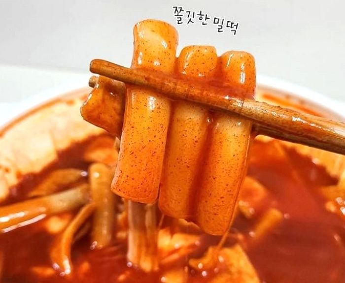 ‘핫도그+떡볶이’ 조합으로 매콤+짭짤 끝판왕이라는 명랑핫도그 신상 ‘명랑핫볶이’